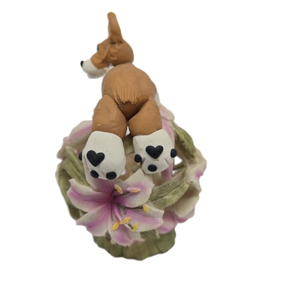 Sculpted Corgi on Top of a Ball of Pink Lilies Figurine, 2006 - Picture 4 of 9